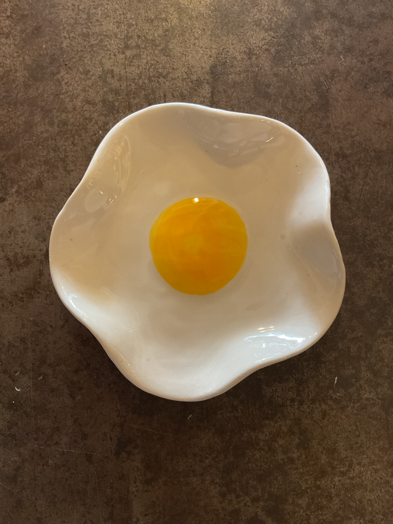 Plato de huevo estrellado 