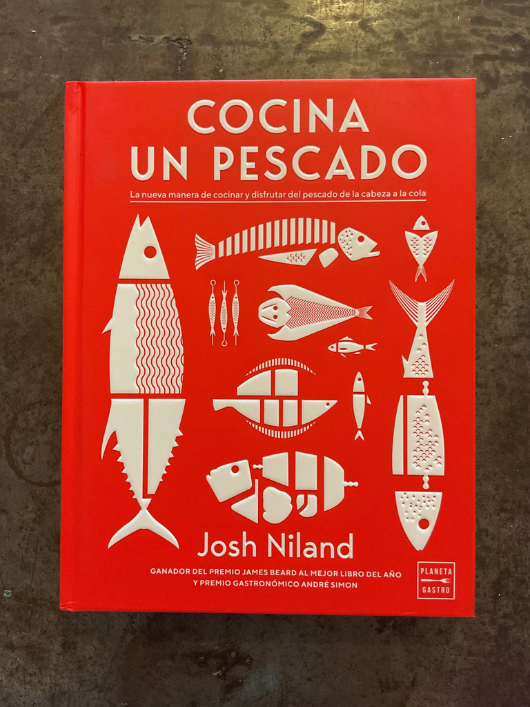 Cocina un pescado. Josh Niland