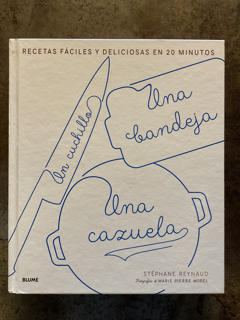 UN CUCHILLO, UNA BANDEJA, UNA CAZUELA
