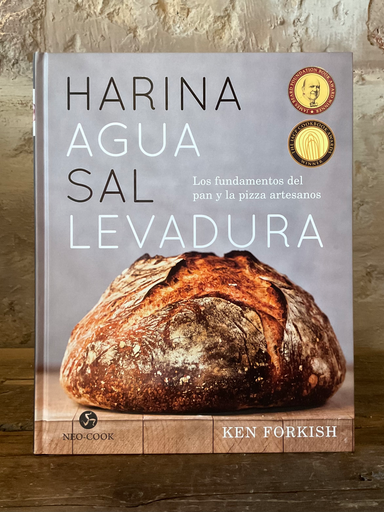 Harina, levadura, agua y sal